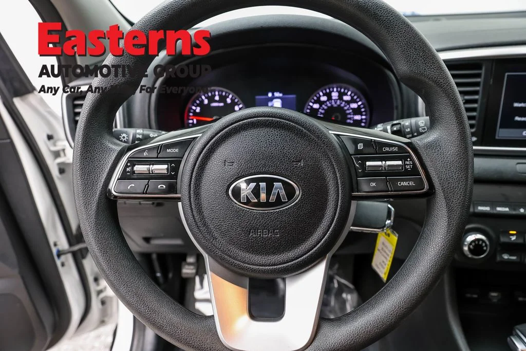 Used 2022 White Kia LX image 10