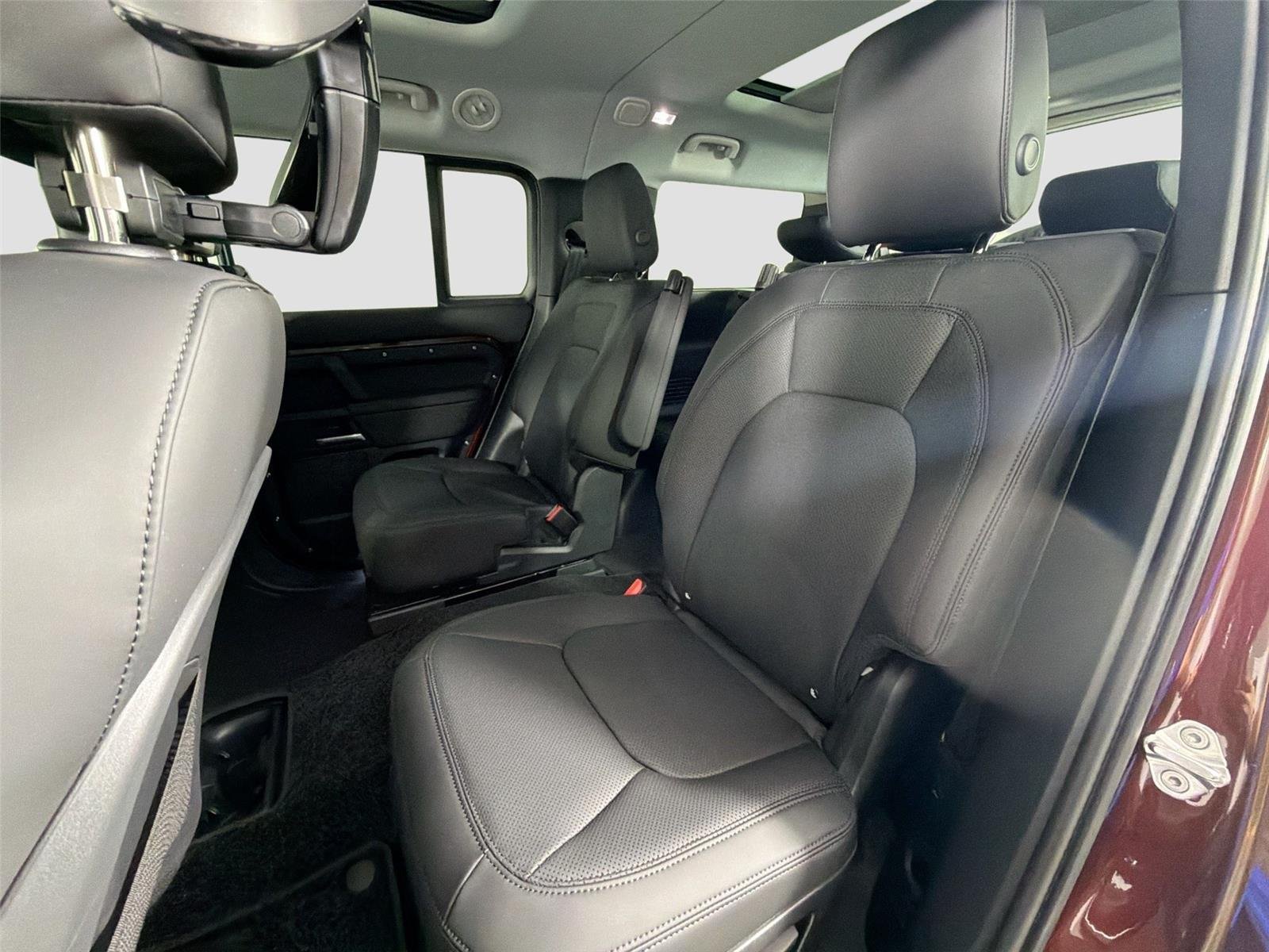 New 2026 SEDONA RED Land Rover S image 24