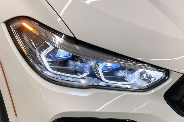 Used 2022 White BMW xDrive40i image 32