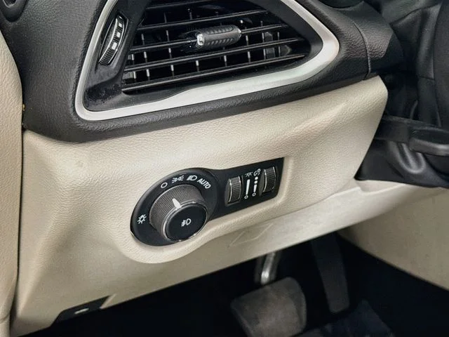 Used 2024 Black Chrysler Touring L image 10