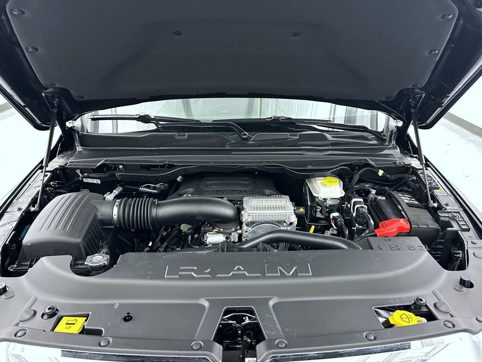 New 2026 Diamond Black Crystal Pearl-Coat Exterior Paint RAM Big Horn/Lone Star image 24