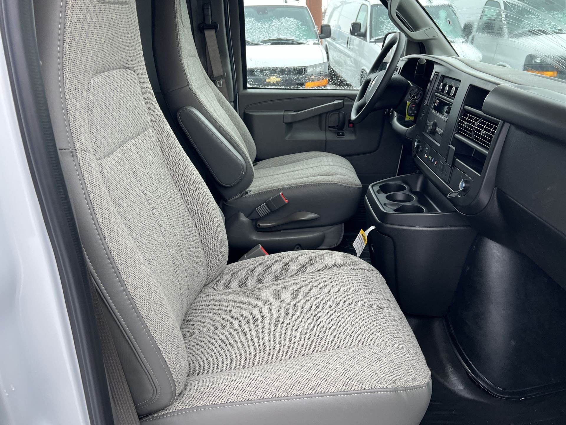 2025 Chevrolet Express Cargo Work Van - Photo 30