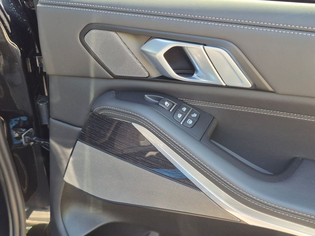 Used 2026 Black BMW xDrive40i image 22