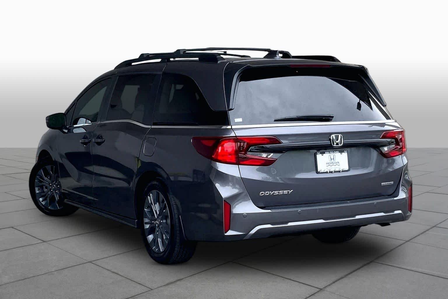 Used 2025 Modern Steel Metallic Honda Touring image 12