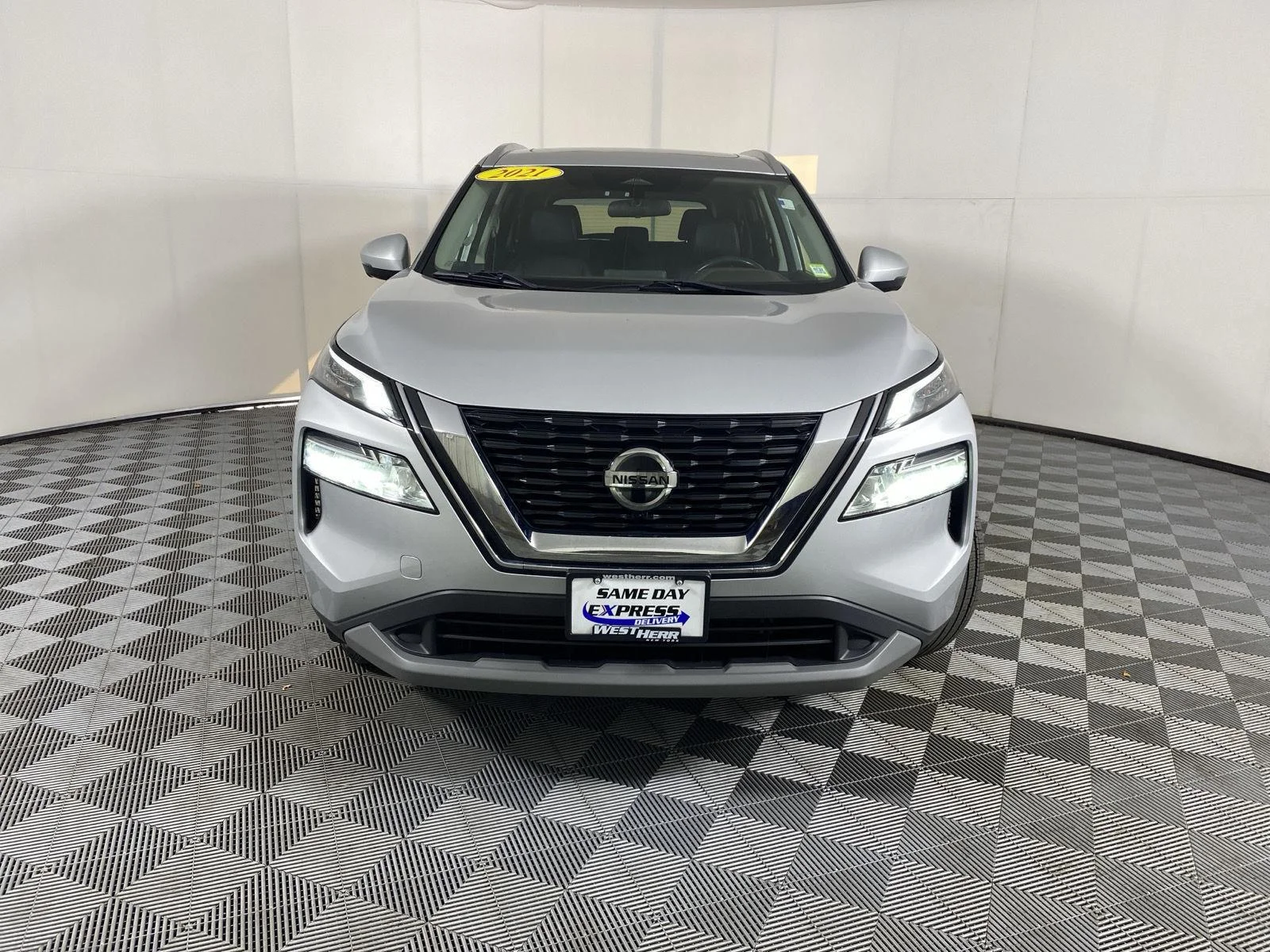 Used 2021 Brilliant Silver Metallic Nissan SV image 2