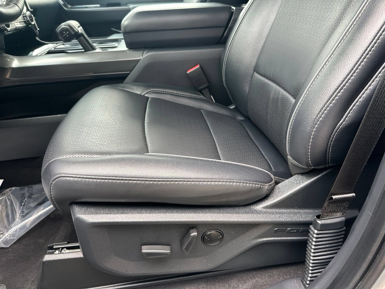 Used 2025 Silver Metallic Ford Lariat image 18