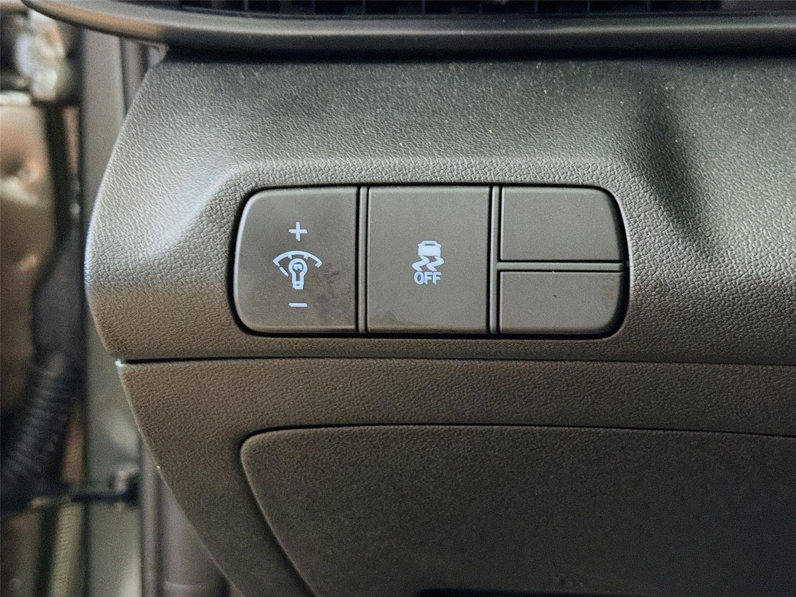 Used 2026 Amazon Gray Hyundai SEL Sport image 10