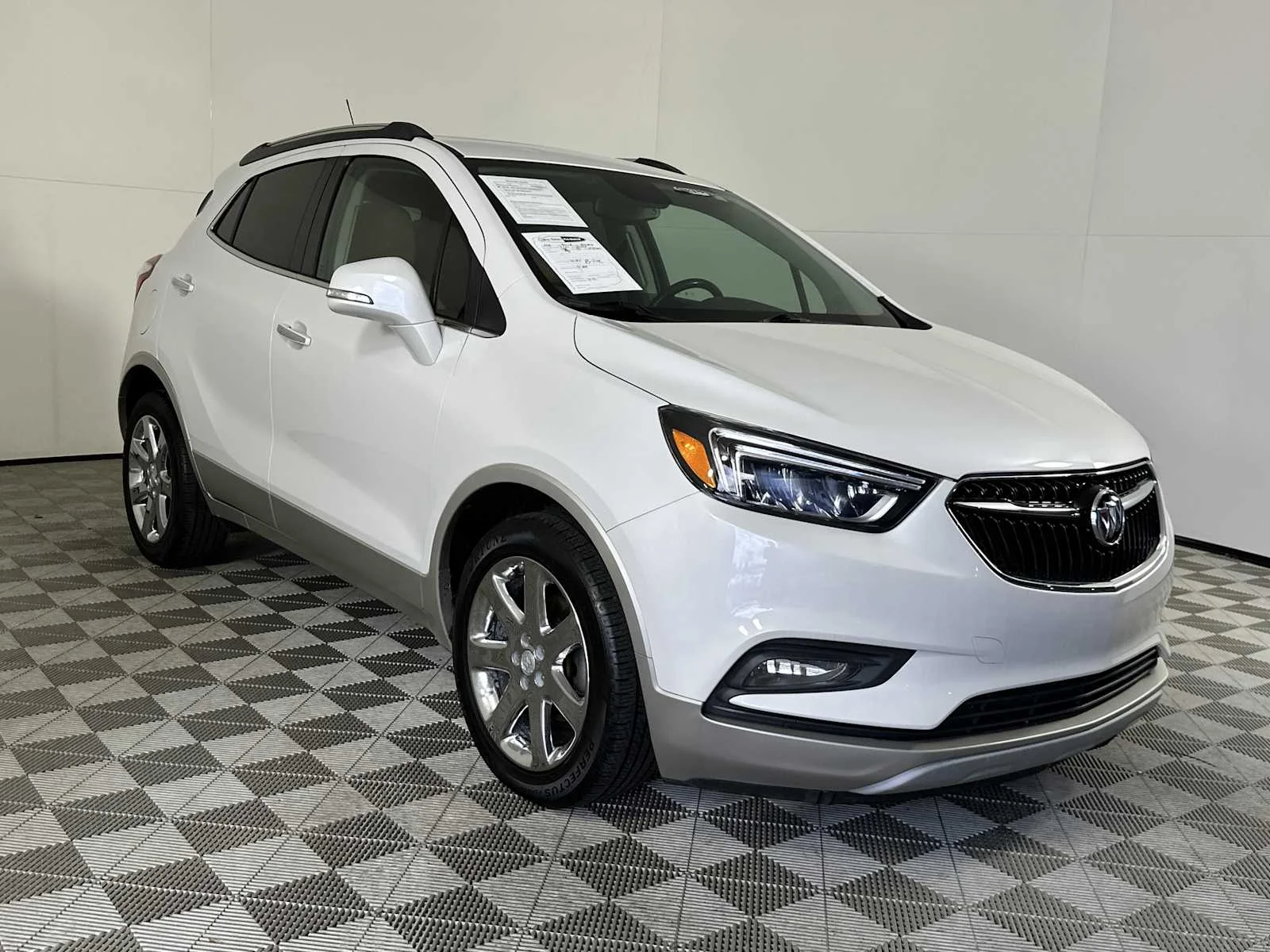 2019 Buick Encore Essence's photo