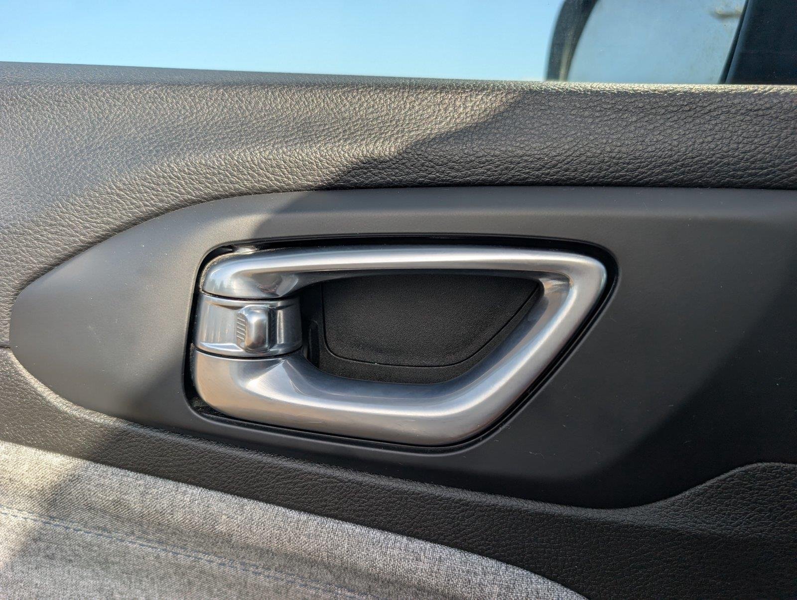 Used 2024 Bright White Clearcoat Jeep Latitude image 30
