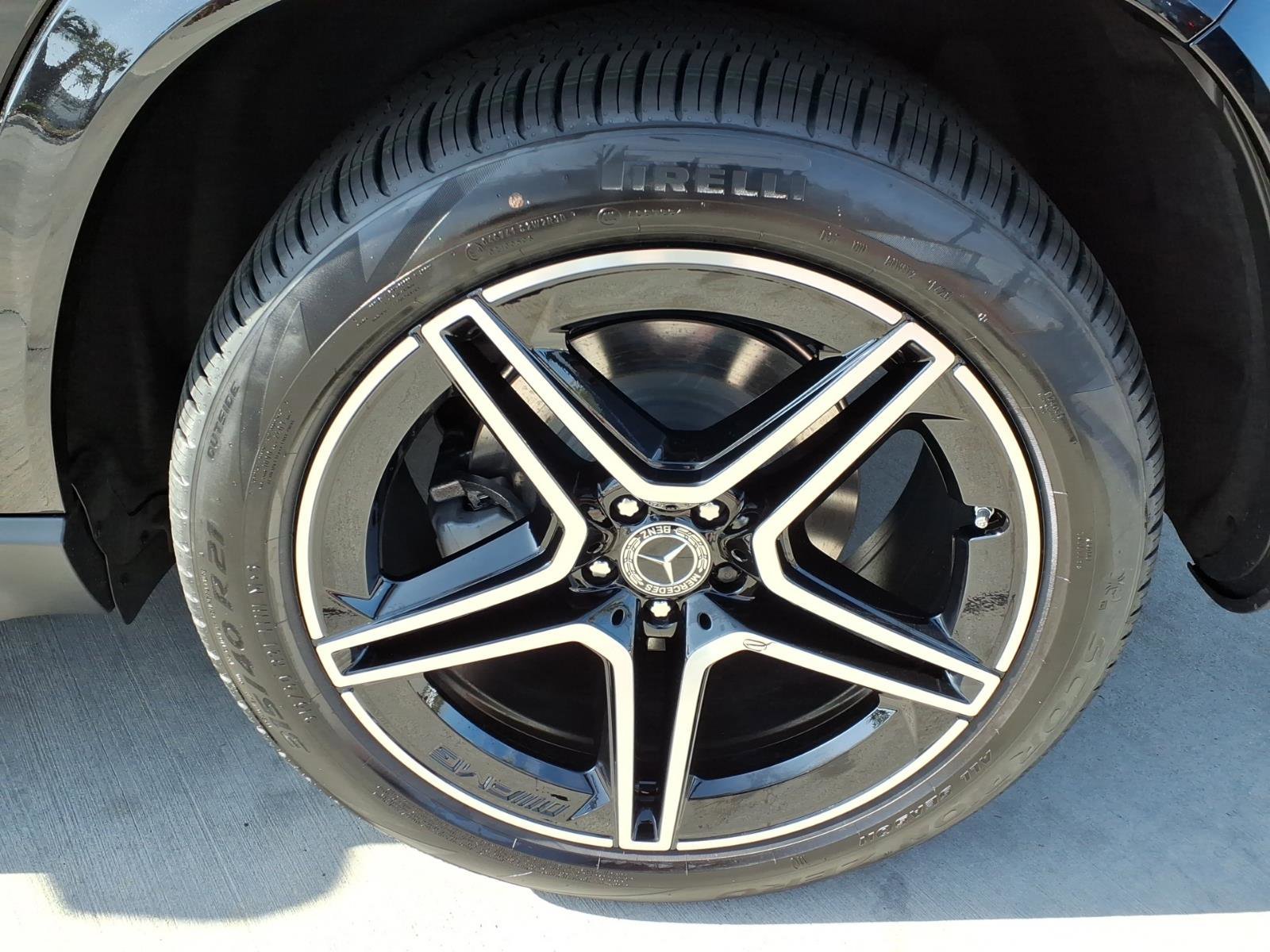 New 2026 Obsidian Black Metallic Mercedes-Benz 450 image 24