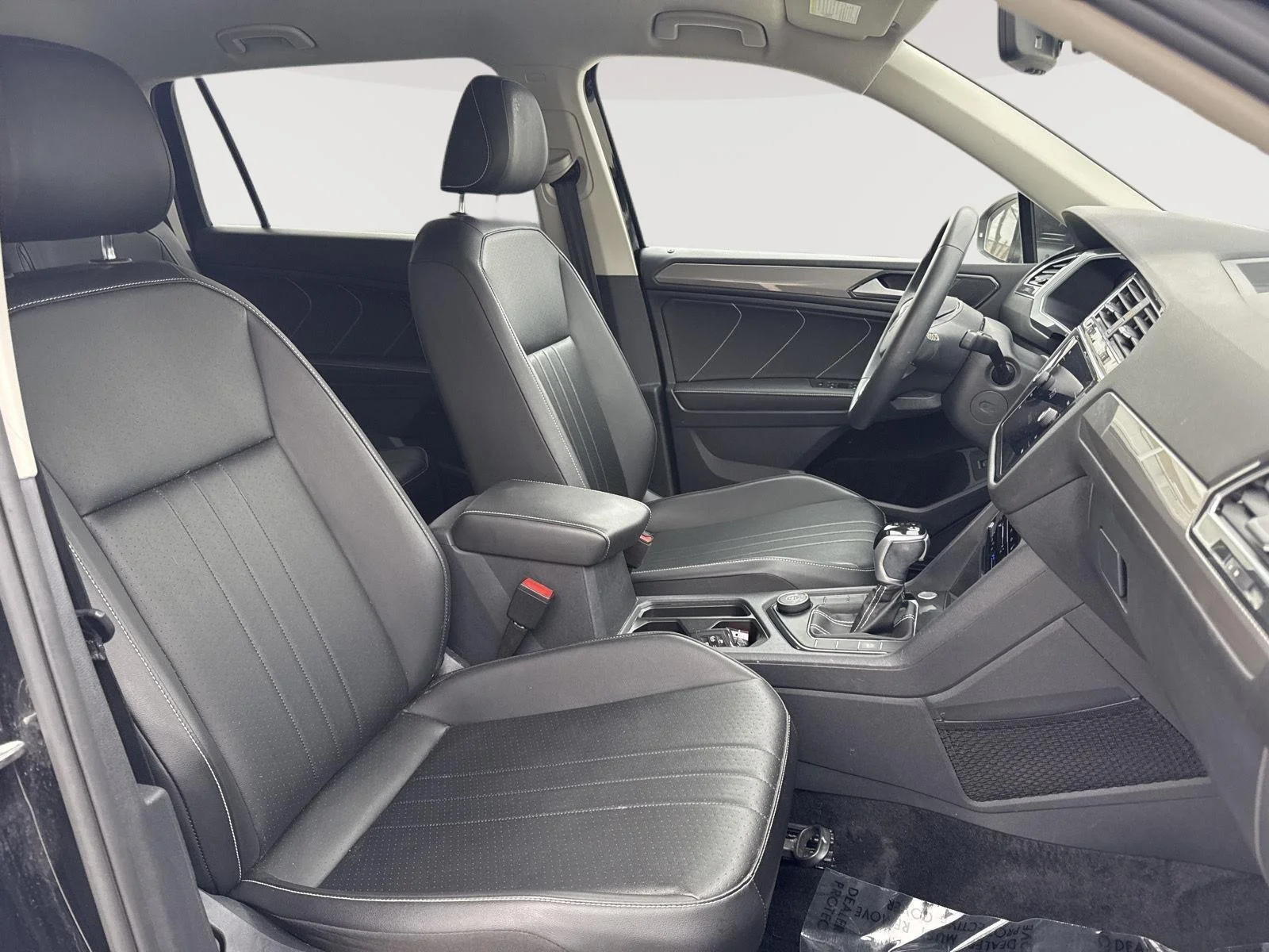 Used 2022 BLACK Volkswagen SE image 13