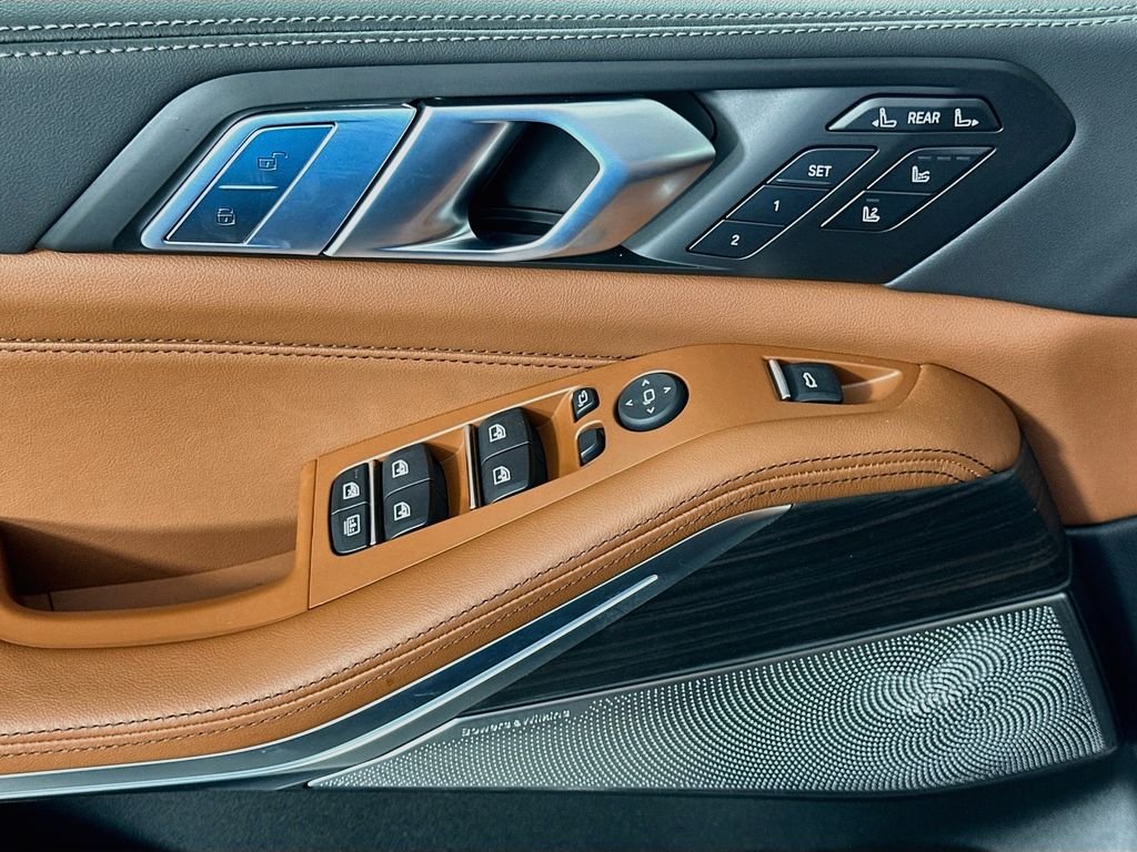 New 2027 Black Sapphire Metallic BMW xDrive40i image 20