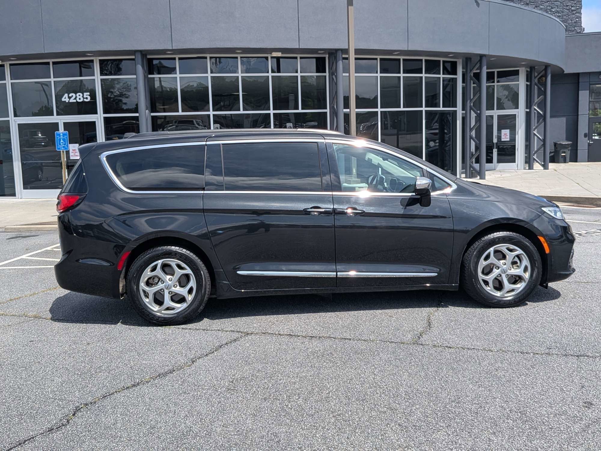Used 2023 Black Chrysler Limited image 2