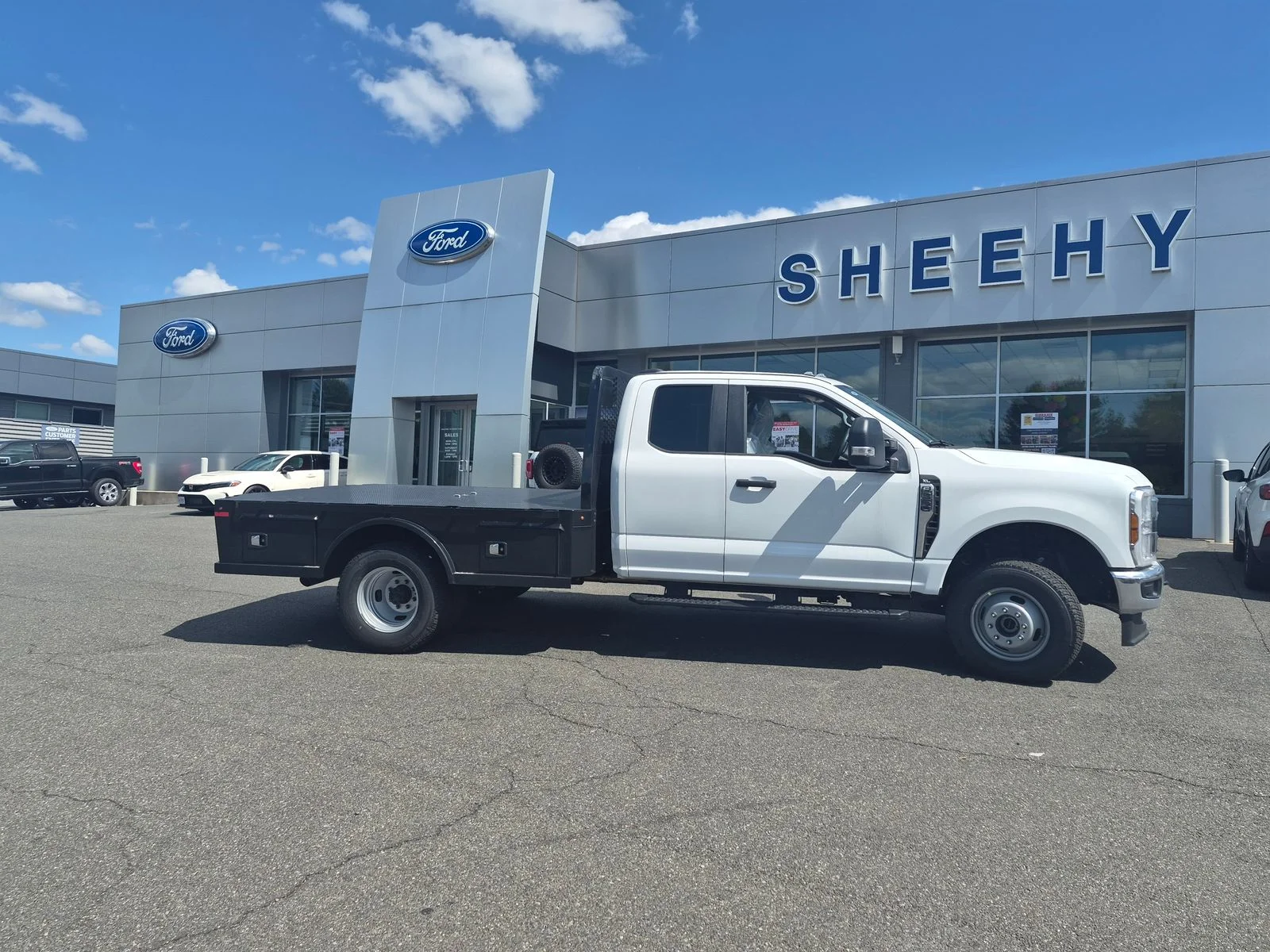 2026 Ford F-350 XL 4x4 SuperCab 168-In DRW's photo