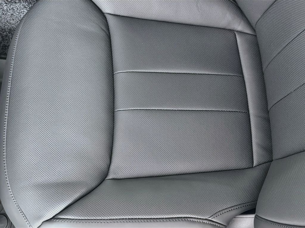 New 2027 Fuji White Land Rover SE image 20