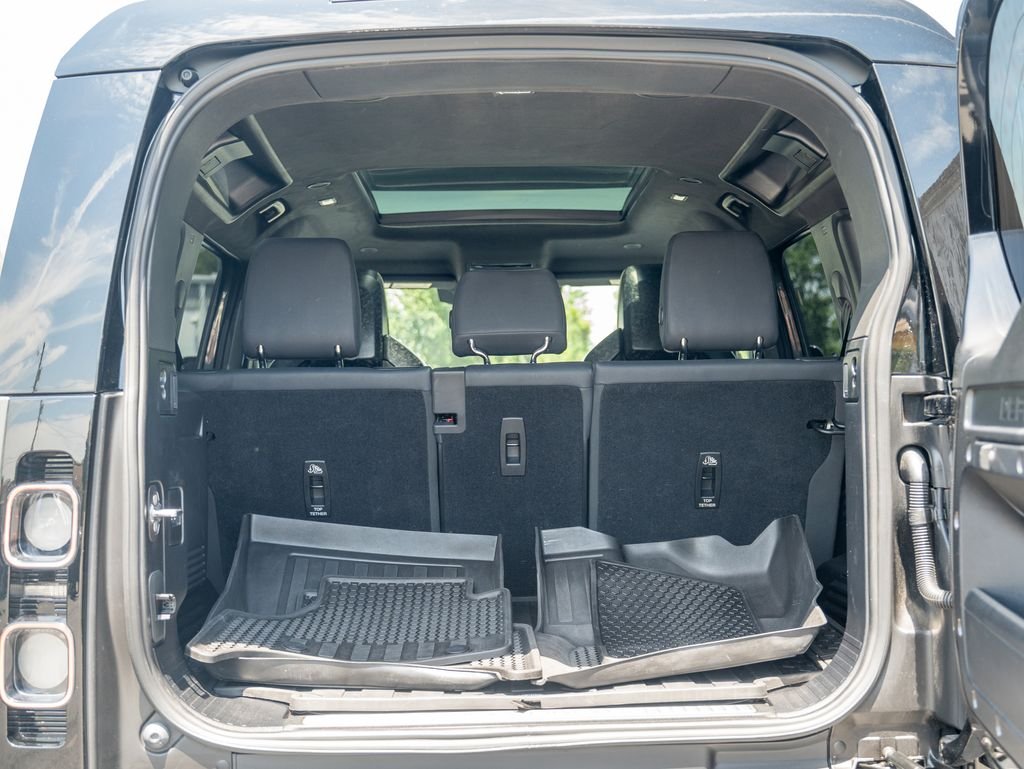 Used 2025 Green Land Rover OCTA image 37