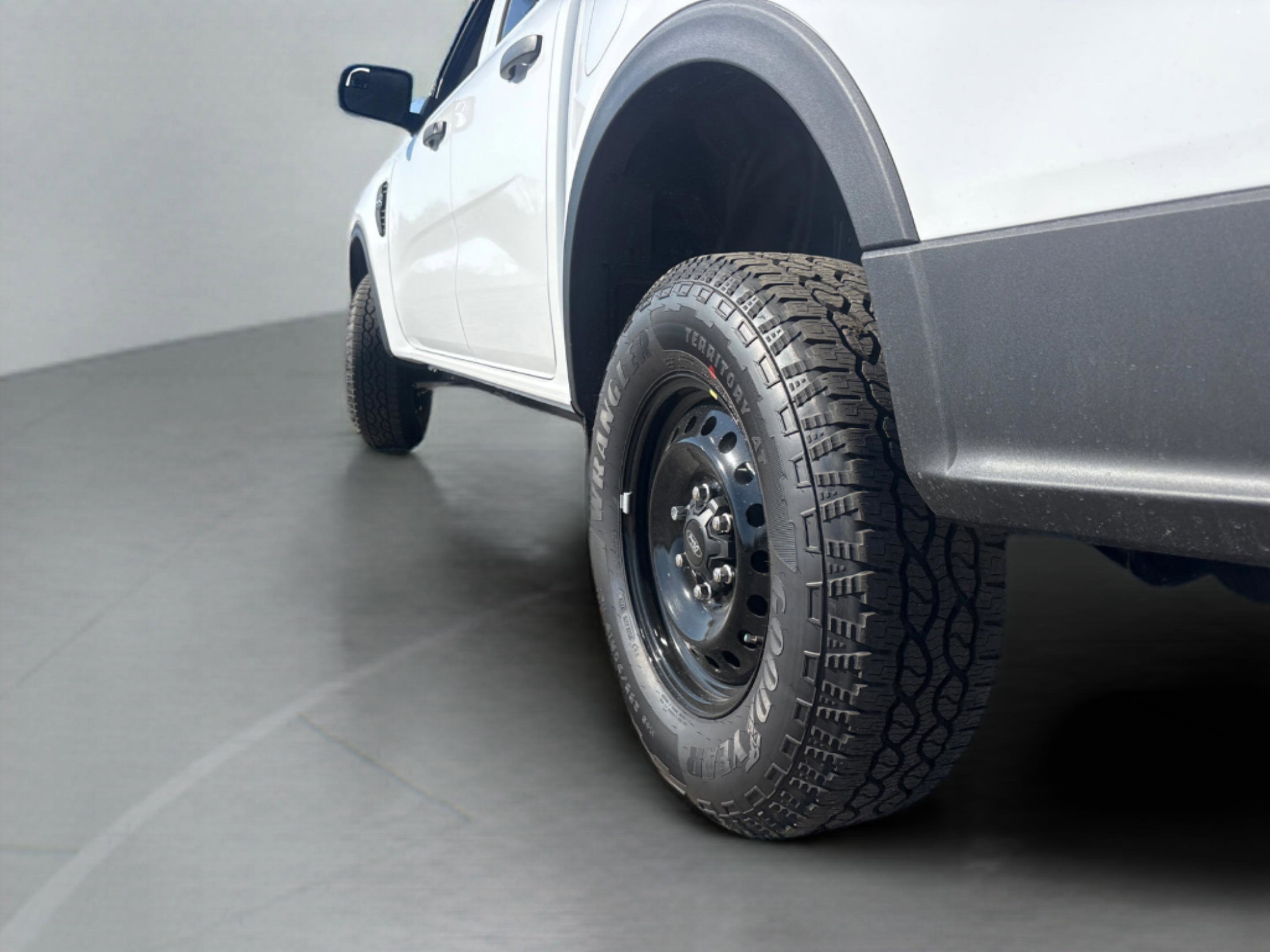 New 2026 Oxford White Ford XL image 10