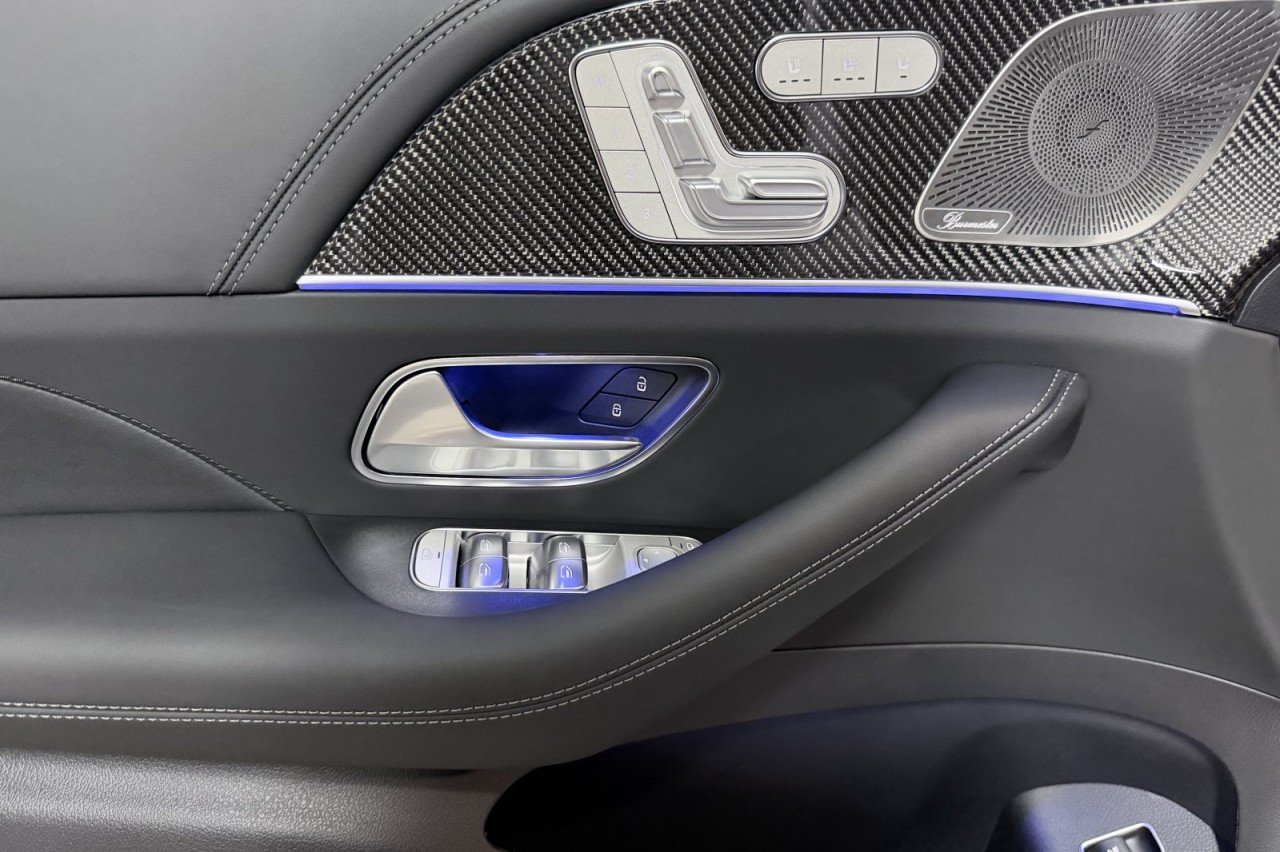 New 2026 MANUFAKTUR Moonlight White Metallic Mercedes-Benz AMG® GLE 63 S 4MATIC+ Coupe image 7