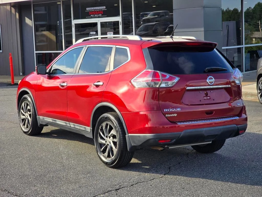 Used 2015 Red Nissan SL image 24