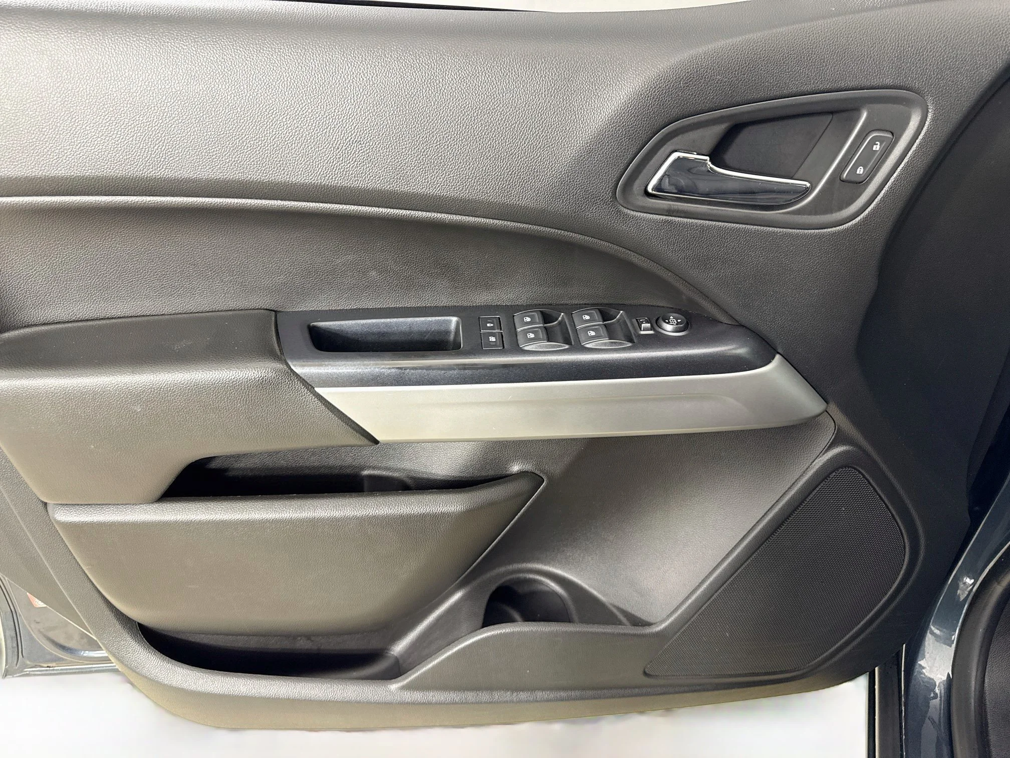 Used 2019 SHADOW GRAY METALLIC Chevrolet 2WD LT image 19
