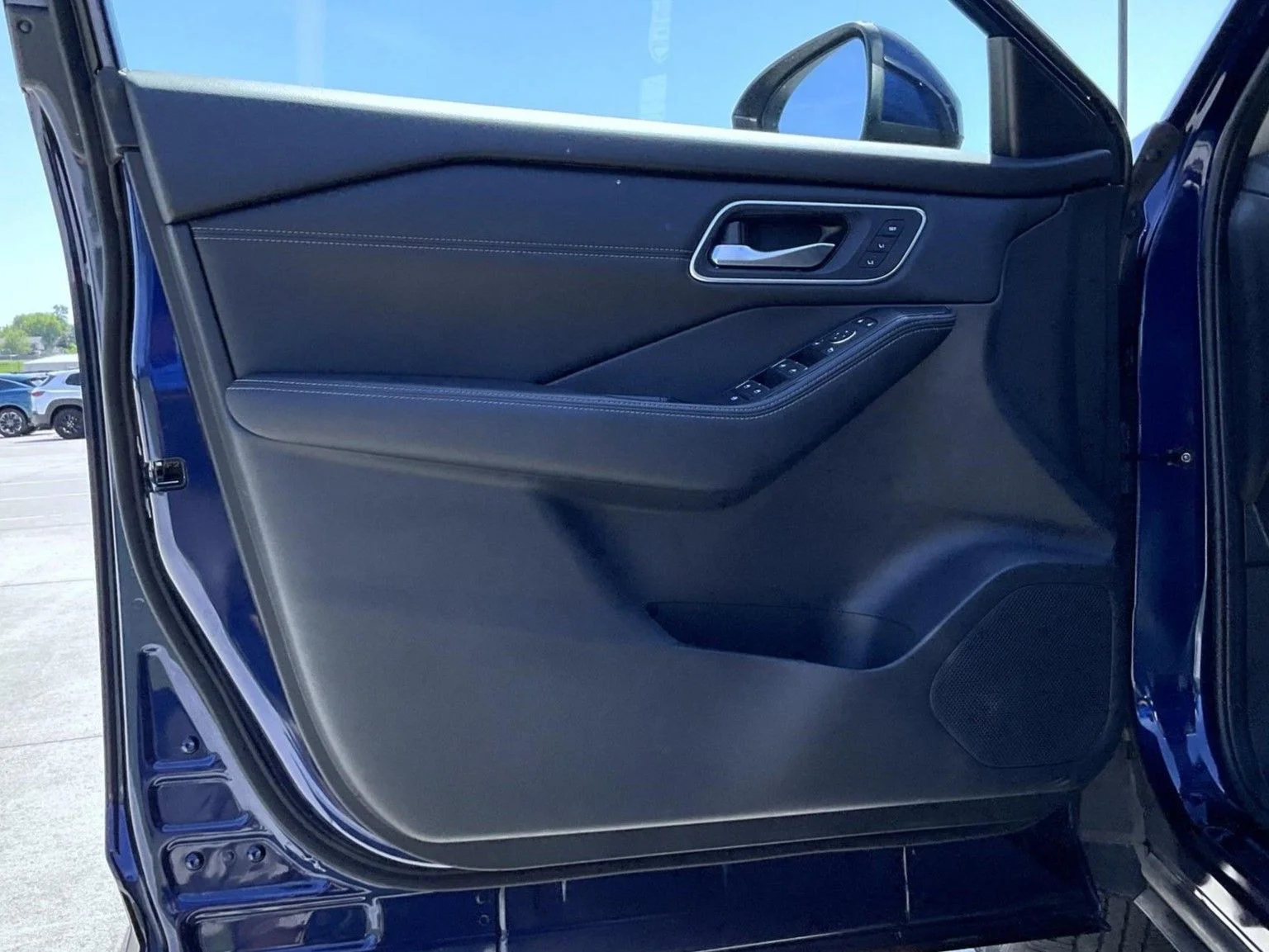 Used 2026 Blue Nissan Platinum image 9