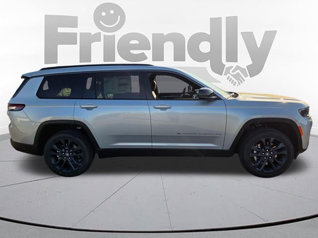 New 2026 Silver Zynith Exterior Paint Jeep Limited image 4