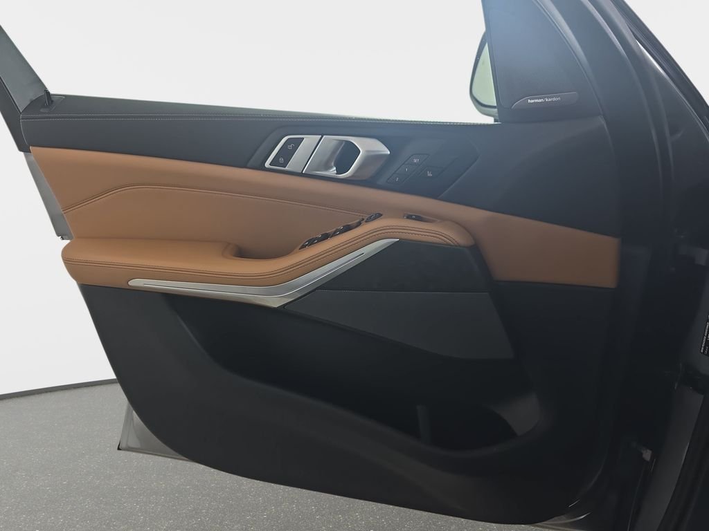 Used 2026 Skyscraper Grey Metallic BMW xDrive40i image 30