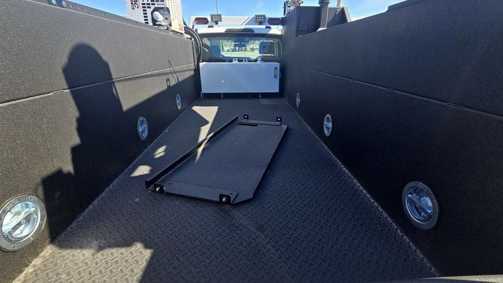 2025 Ford F-600 Super Duty Chassis Cab XL - Photo 8
