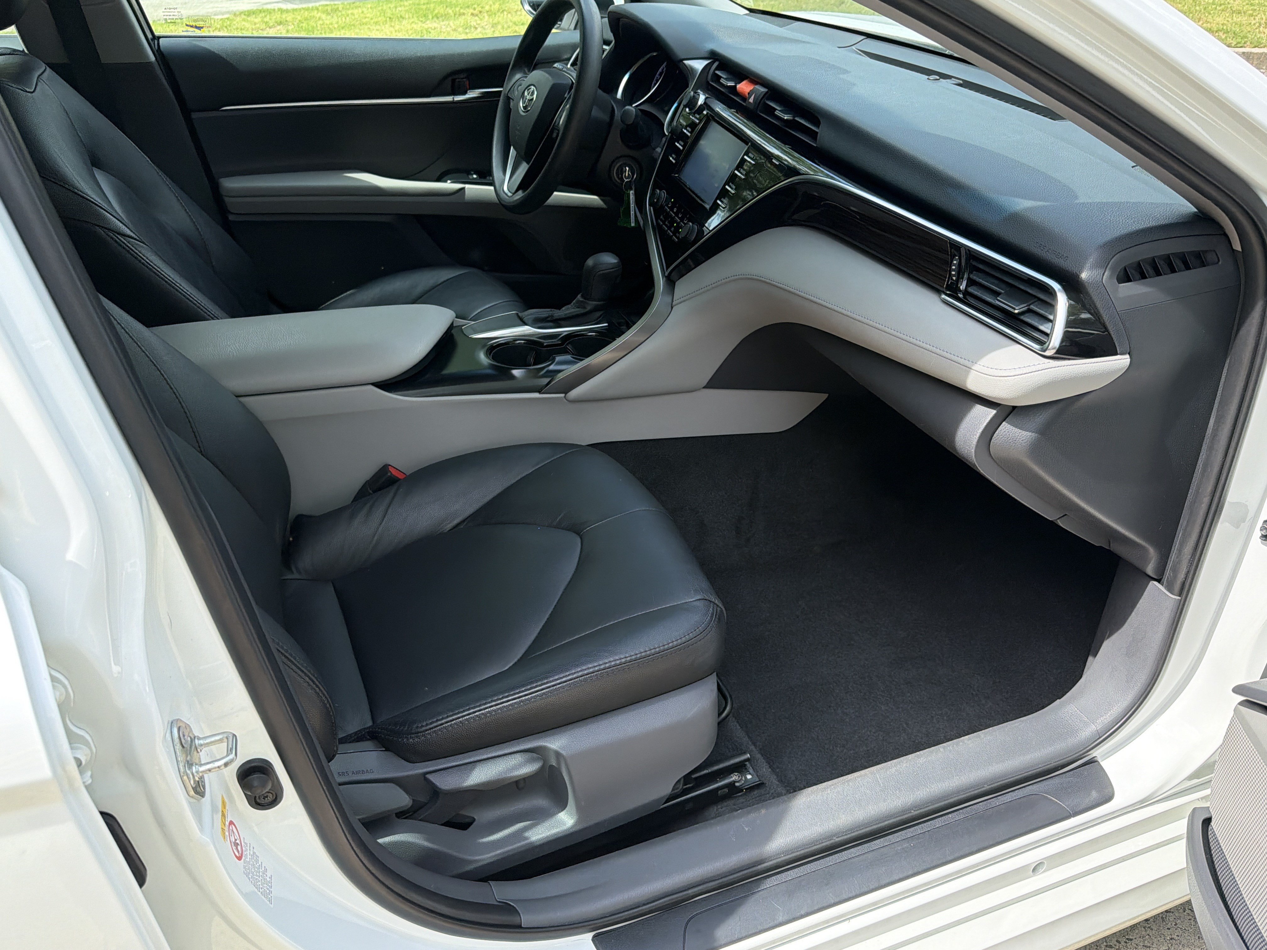 Used 2018 Super White Toyota LE image 13