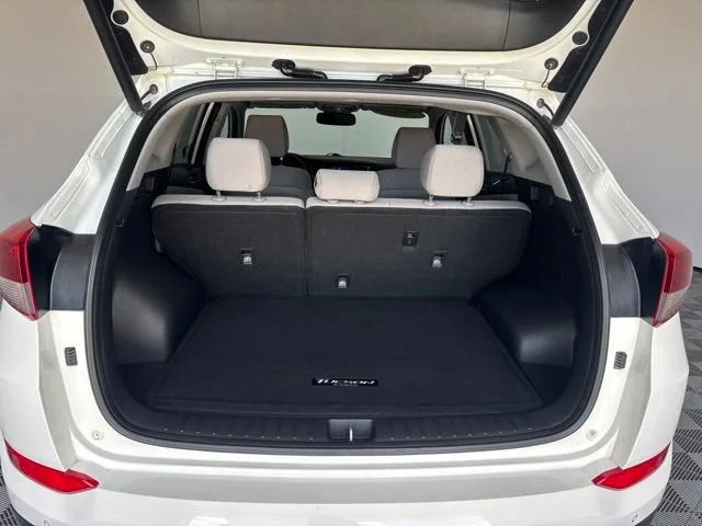 Used 2018 White Hyundai Value image 23