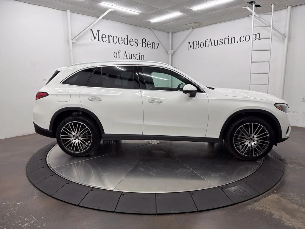 New 2027 White Mercedes-Benz GLC 300 image 8