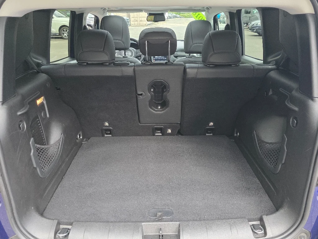 Used 2018 Jetset Blue Jeep Limited image 4