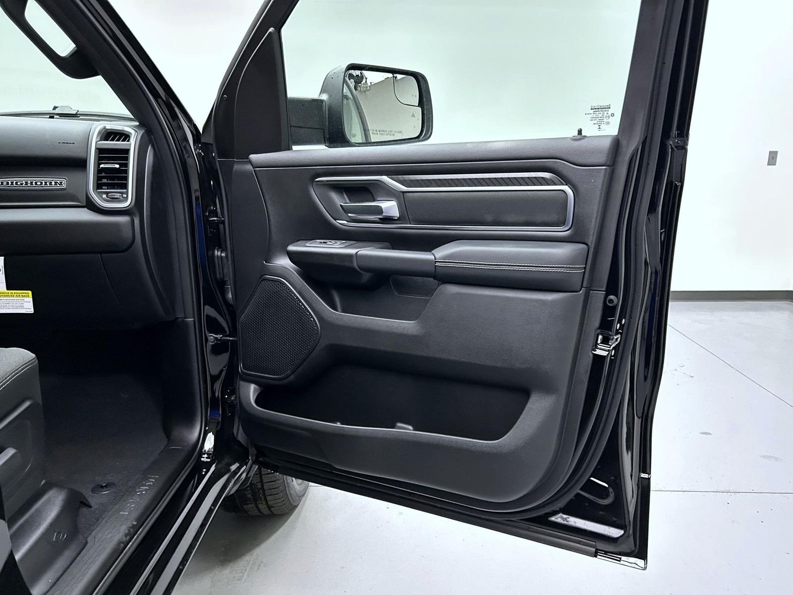 New 2026 Diamond Black Crystal Pearl-Coat Exterior Paint RAM Big Horn/Lone Star image 16