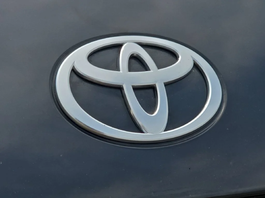 Used 2025  Toyota SE image 35