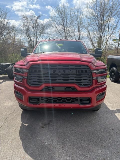 New 2026 Molten Red Pearl-Coat Exterior Paint RAM Big Horn image 2
