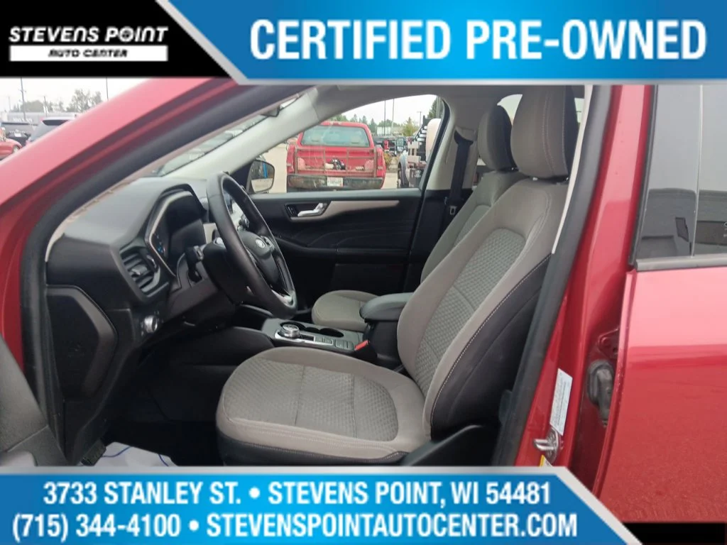 Used 2021 Rapid Red Metallic Tinted Clearcoat Ford SE image 33