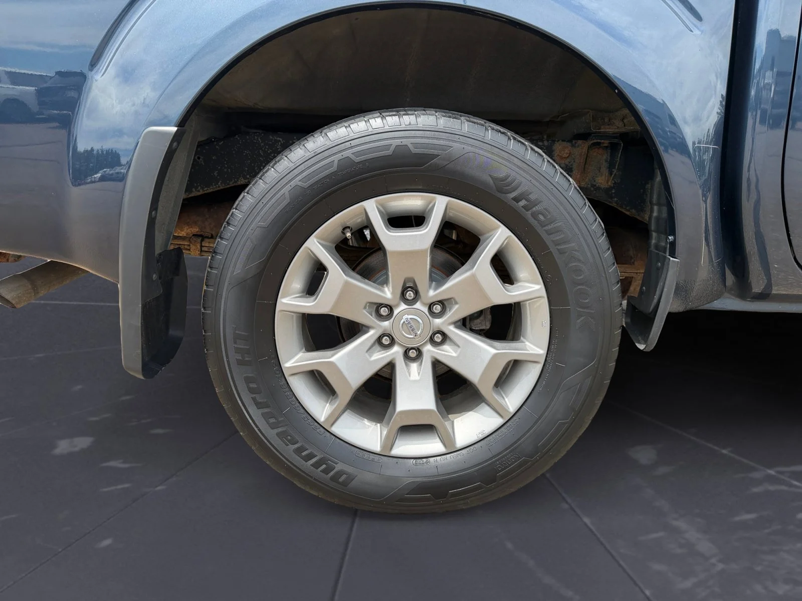 Used 2020 Arctic Blue Metallic Nissan SV image 40
