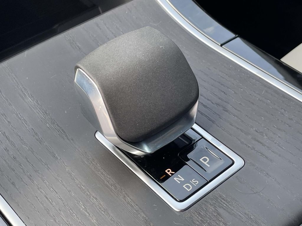 New 2026 Tribeca Blue Land Rover S image 32