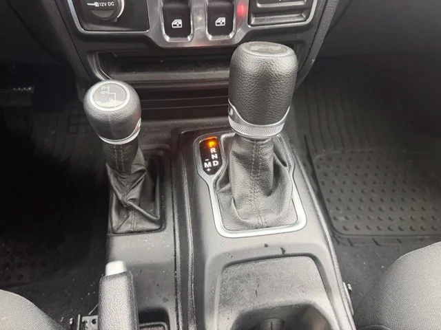 Used 2020 Crystal Metallic Jeep Sport S image 17