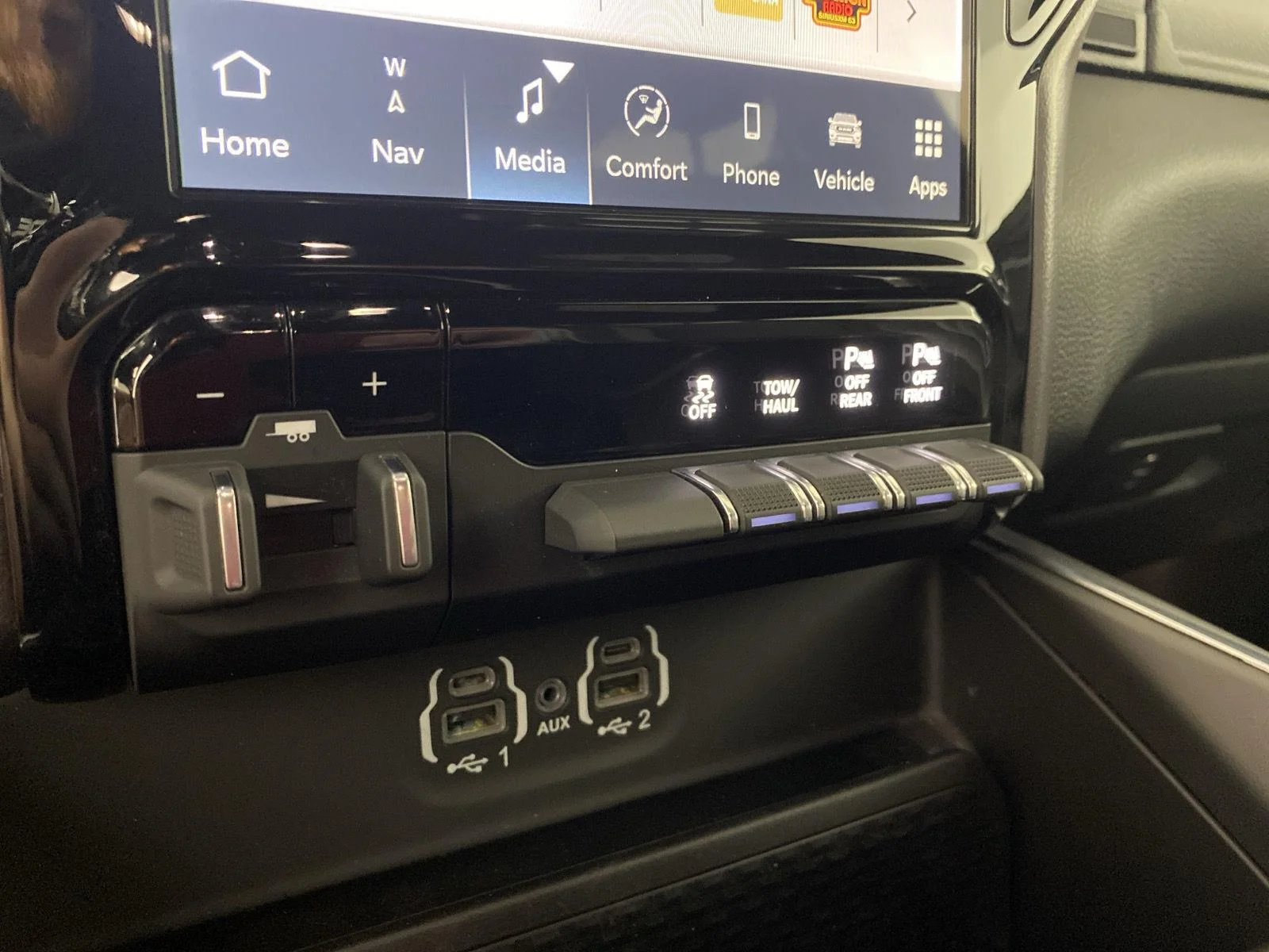 Used 2023 Granite Crystal Metallic Clearcoat Ram Laramie image 26
