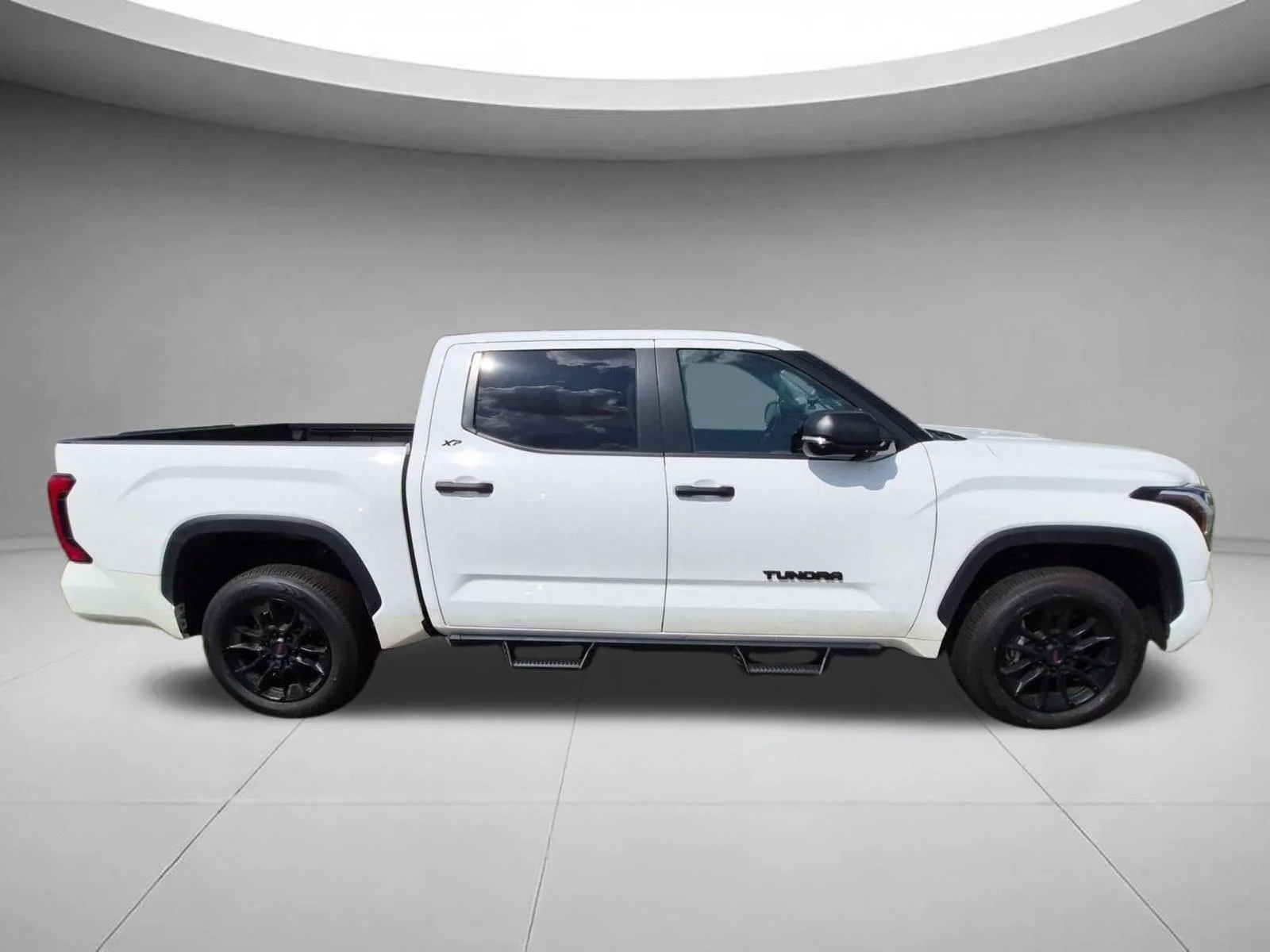 Used 2024 Ice Cap Toyota SR5 image 6