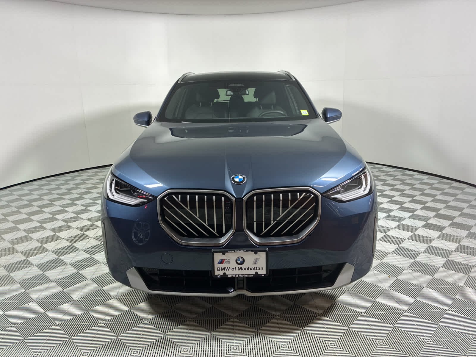 New 2026 Tanzanite Blue II Metallic BMW 30 xDrive image 7