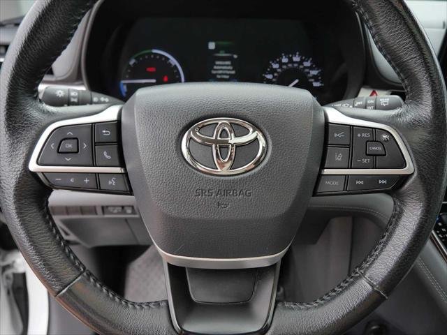 Certified Used 2022 WIND CHILL PEARL Toyota  image 26