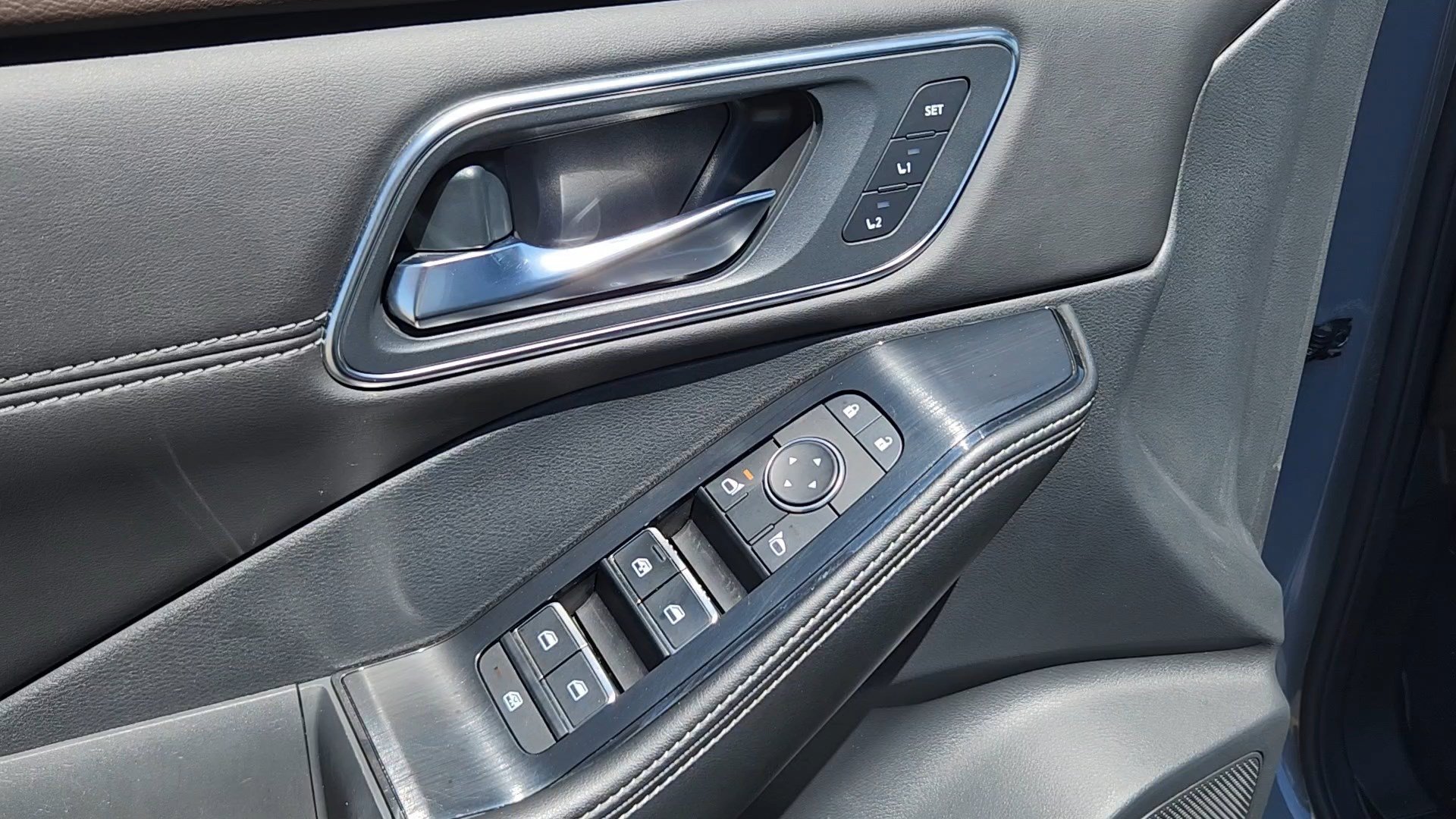 Used 2021 Boulder Gray Pearl/Super Black Nissan Platinum image 7