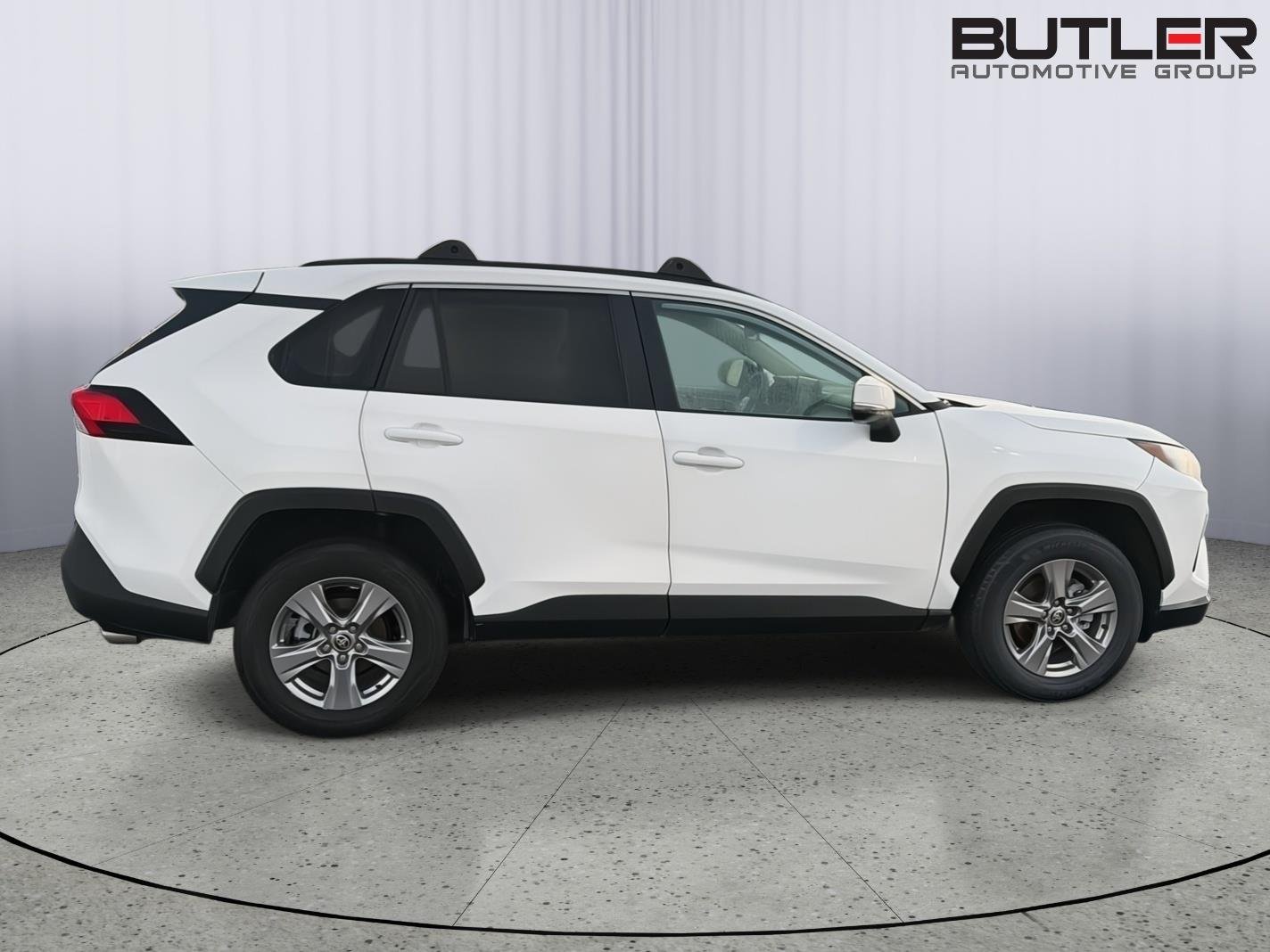 Used 2022 White Toyota XLE image 7