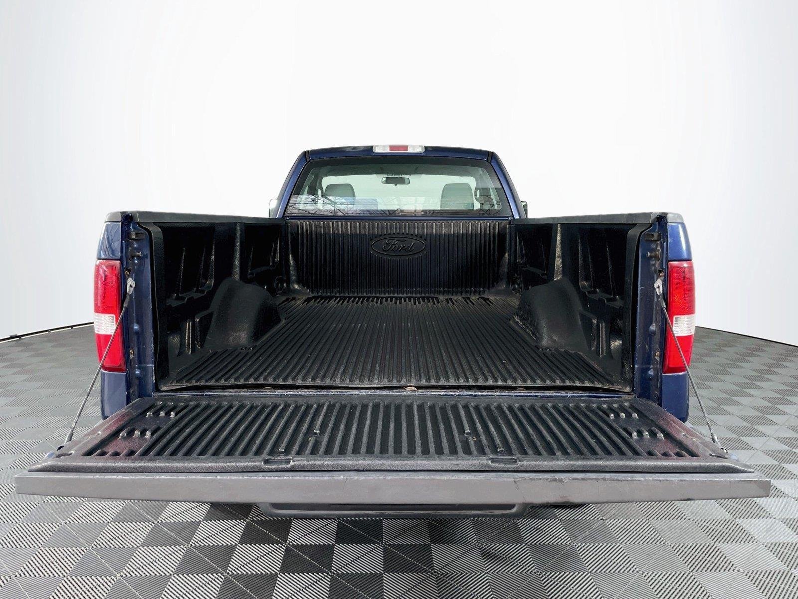 Used 2007 Dark Blue Pearl Metallic Ford XL image 22