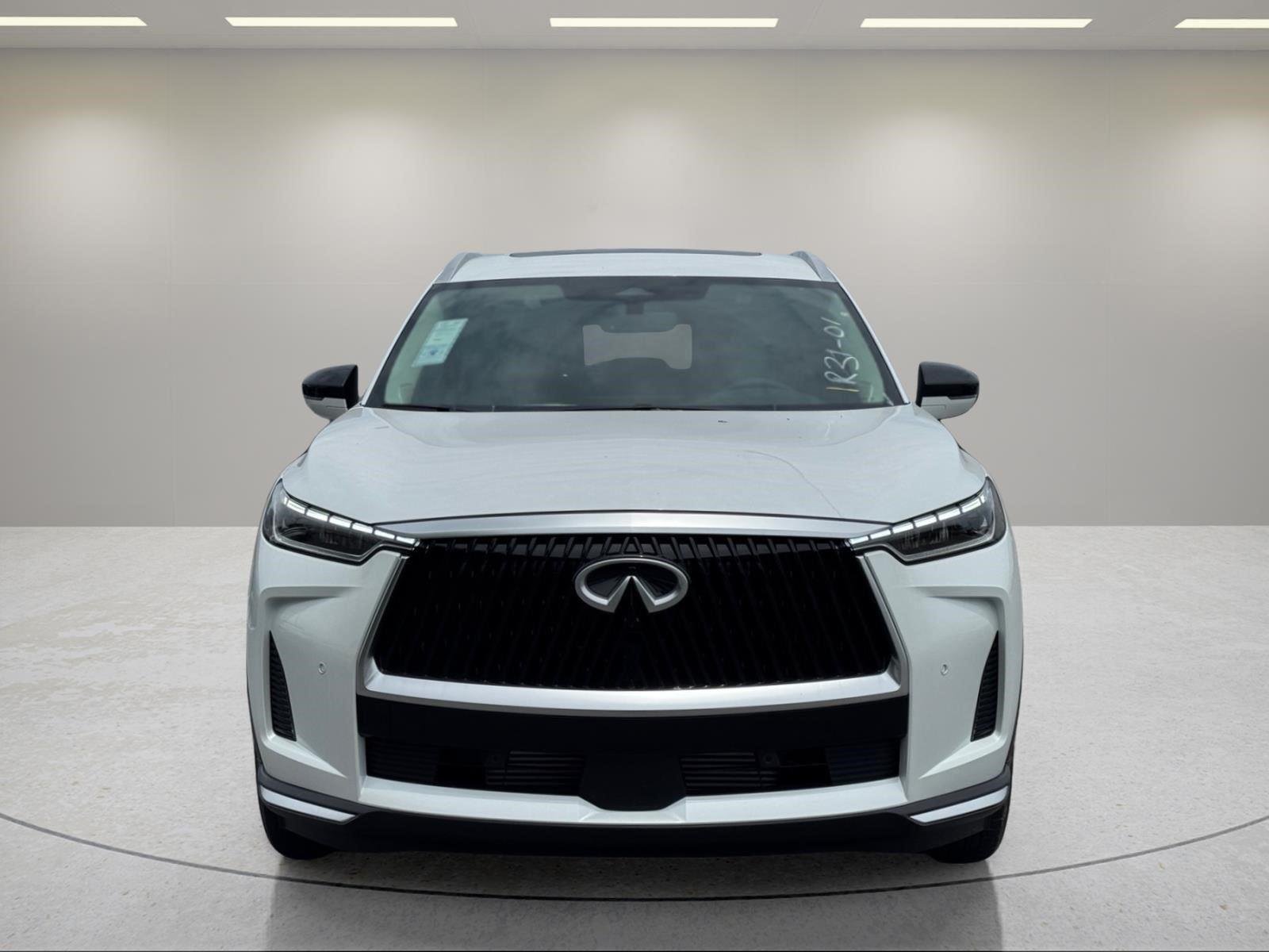 New 2027 RADIANT WHITE INFINITI Luxe AWD image 8