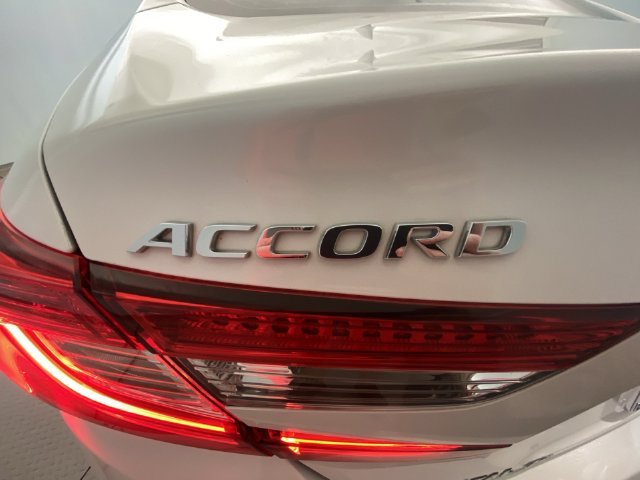 Used 2019 White Honda Touring 2.0T image 26