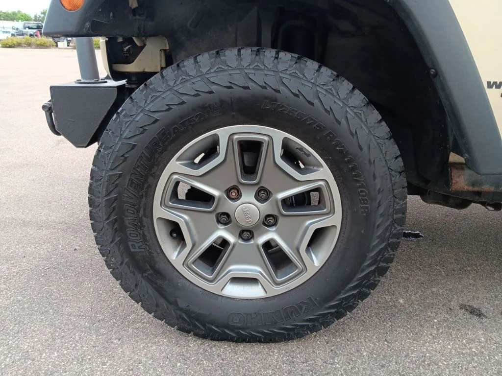 Used 2011 Sahara Tan Clearcoat Jeep Unlimited Rubicon image 21