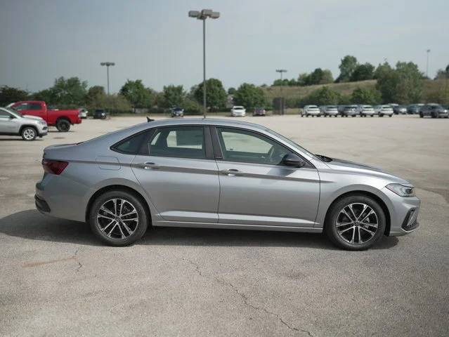 2025 Volkswagen Jetta Sport - Photo 9